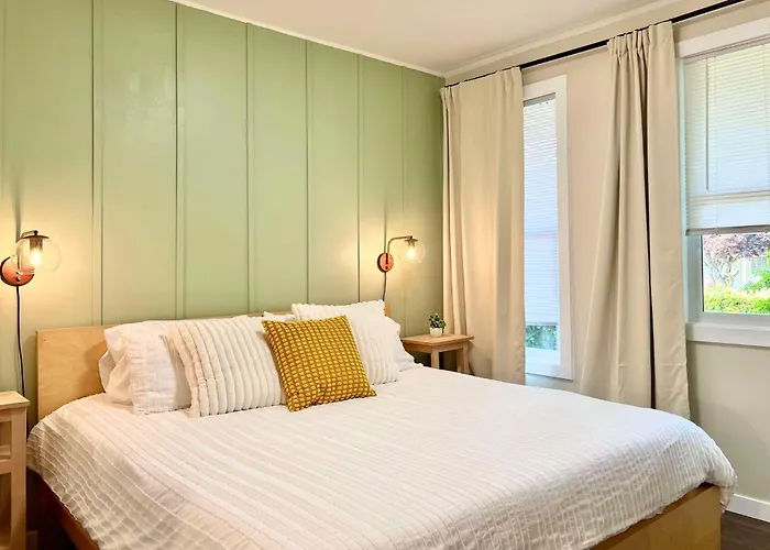 Dt Stylish & Newly Renovated Home 2Bdrm Kq Beds Sea Tac 6 Miles