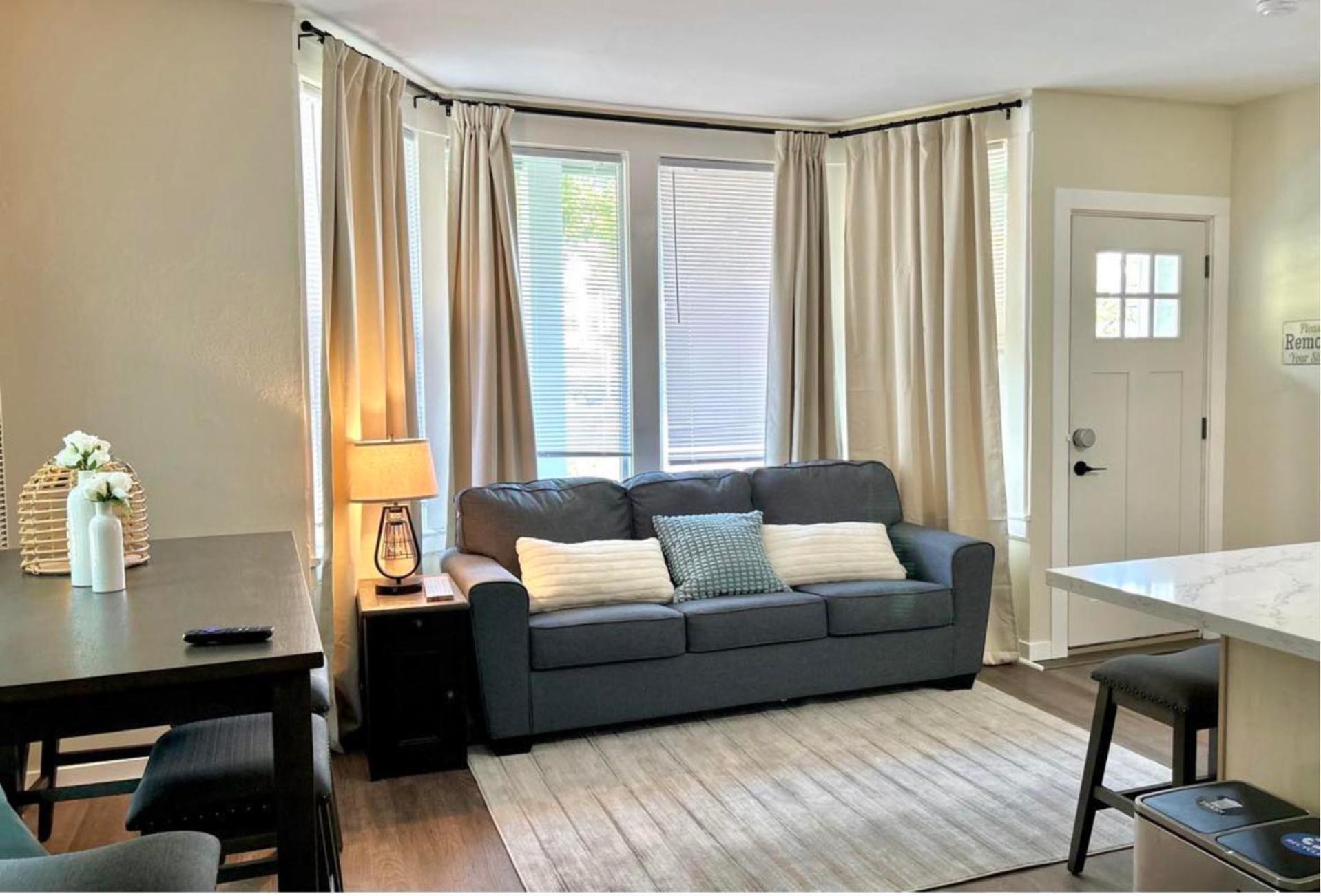 Dt Stylish & Newly Renovated 2bdrm Kq Beds Sea Tac 6 Miles * Renton